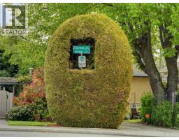 1882 Neil St, Saanich, BC V8R3C7 Photo 39