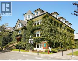1882 Neil St, Saanich, BC V8R3C7 Photo 41