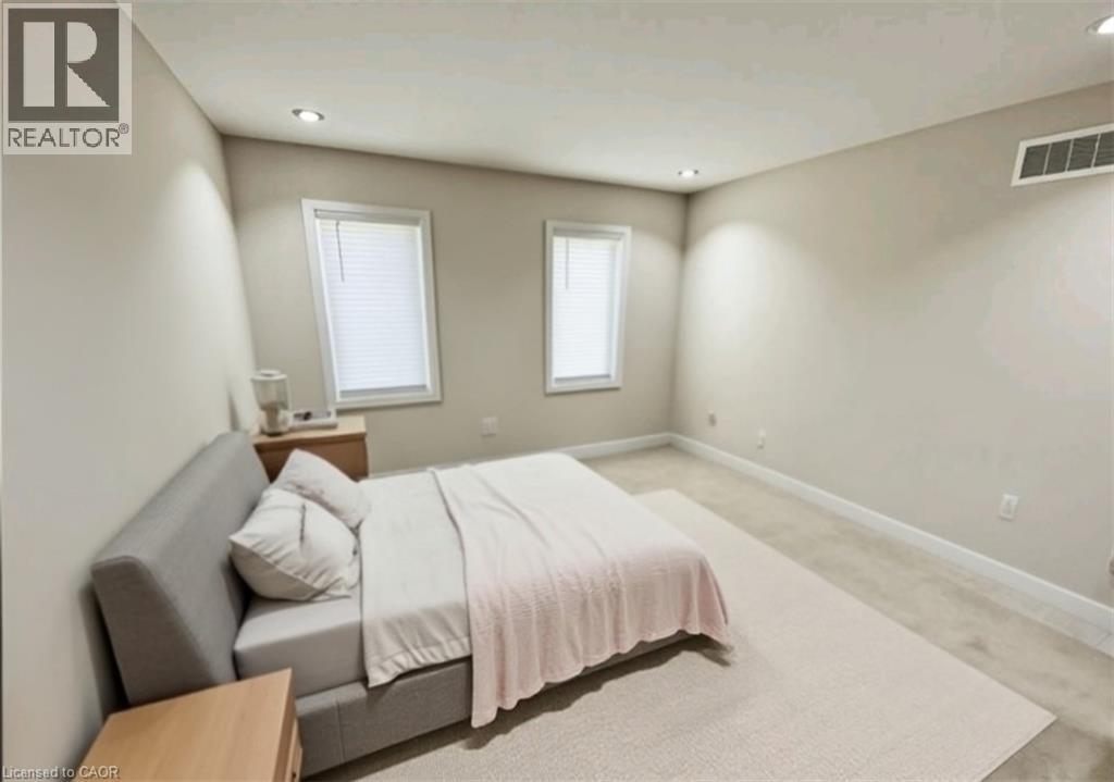 319 MOORLANDS Crescent, Kitchener — photo 10