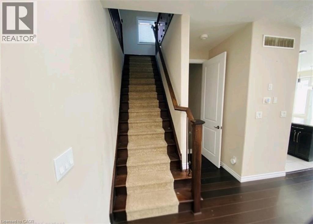 319 MOORLANDS Crescent, Kitchener — photo 8