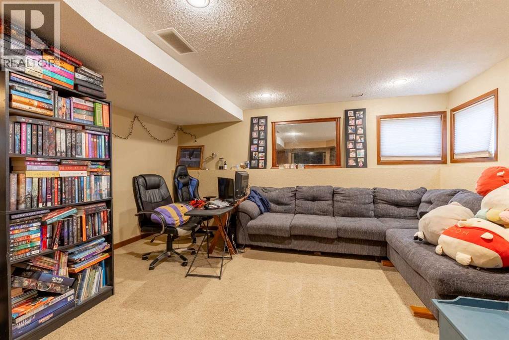 184 Lakhota Crescent W, photo 25 of 43