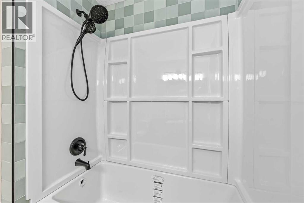77 Selkirk Boulevard, photo 26 of 44