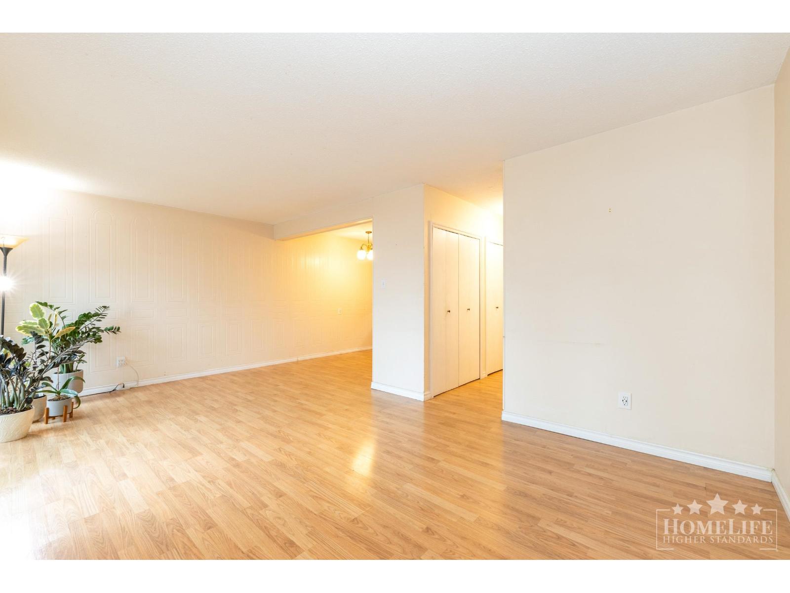 13755 102 Unit 5 photo 4