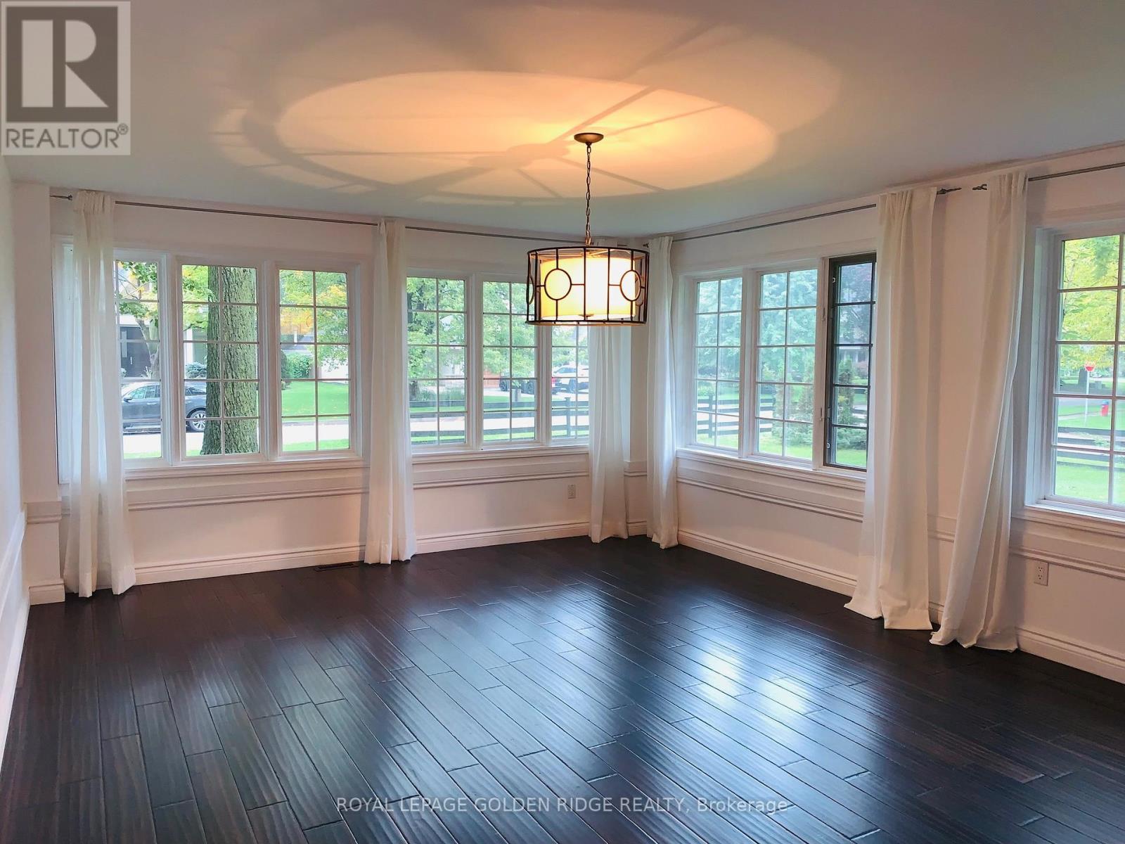 121 CASTLE CRESCENT, Oakville (FD Ford) Ontario