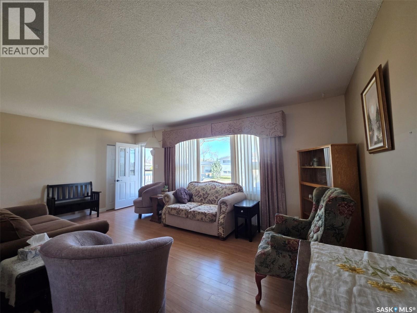 810 11th AVENUE NE, Swift Current — photo 5