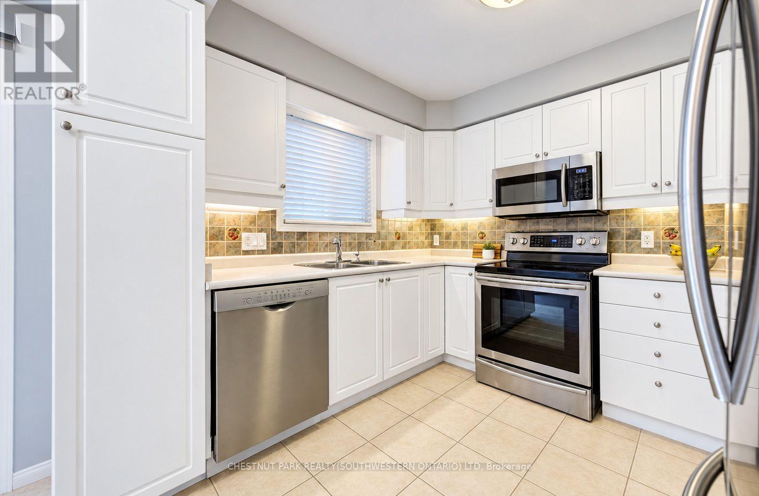24 White Sands Court, Kitchener, ON photo 11