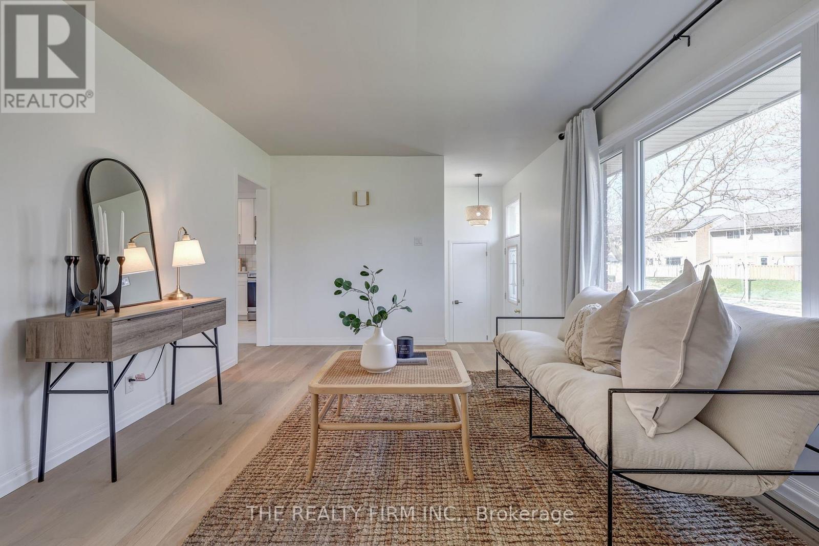 MAIN FLOOR - 408 RIDGEWOOD CRESCENT, London South (South D) — photo 6