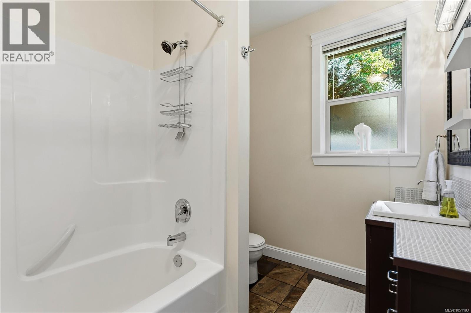  2989 Lakewood Place, Langford