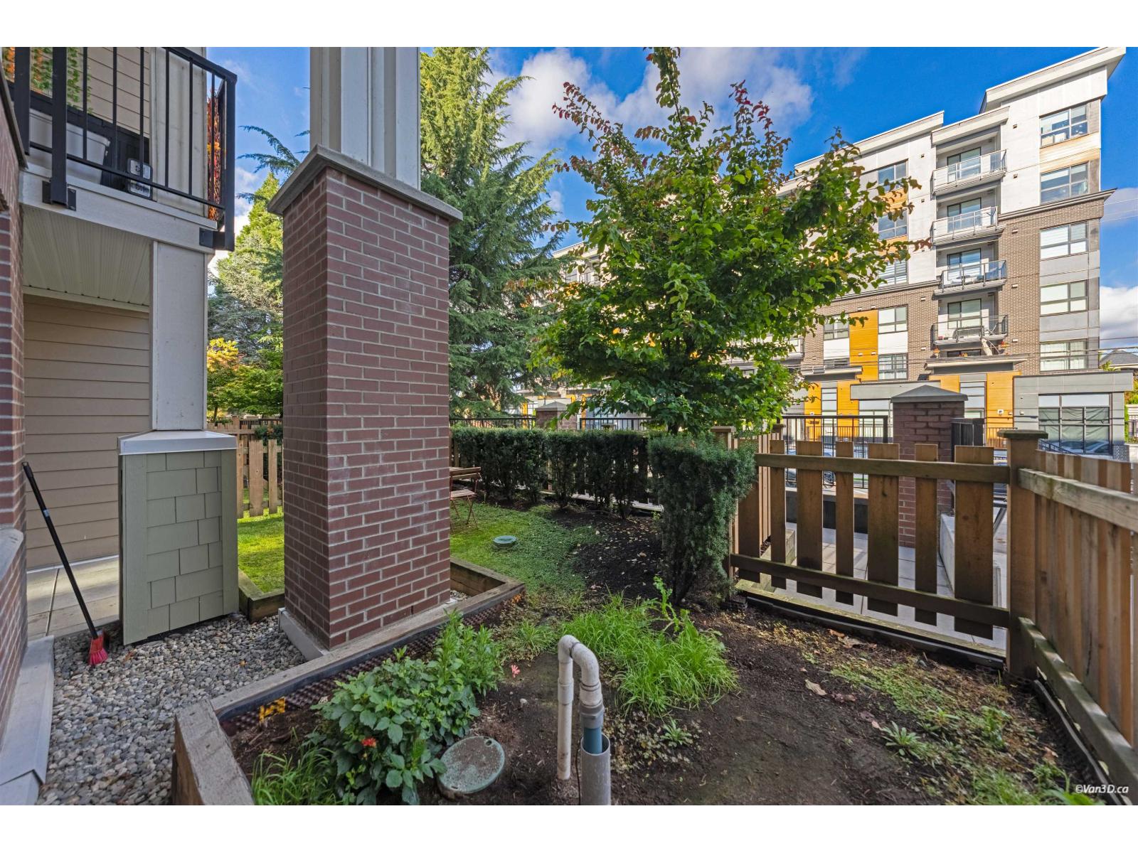 Photo of 119 20696 EASTLEIGH CRESCENT 27