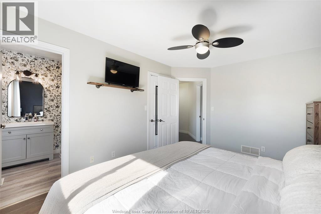 15 Oak Park CRESCENT, Kingsville — photo 12