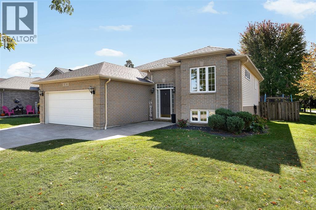 15 Oak Park CRESCENT, Kingsville — photo 2