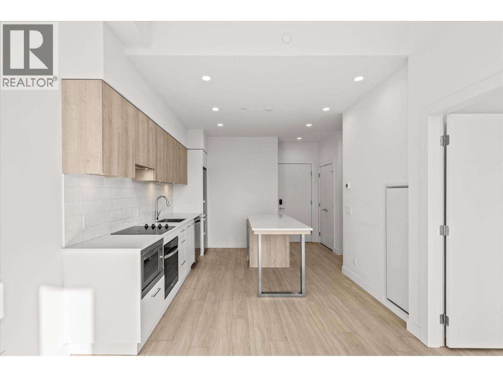 #407 3699 Capozzi Road - 18