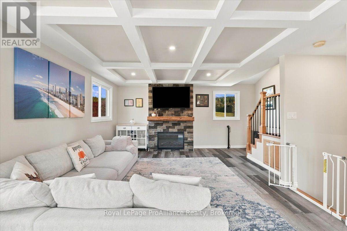 7303 Highway 37 Highway, Tweed), ON photo 11