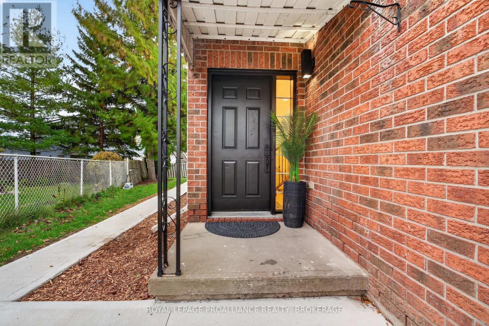 1371 BRACKENWOOD CRESCENT, Kingston (City Northwest), ON, photo 3