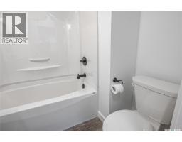 1230 E Avenue N, Saskatoon, SK S7L1T4 Photo 11