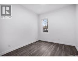 1230 E Avenue N, Saskatoon, SK S7L1T4 Photo 12