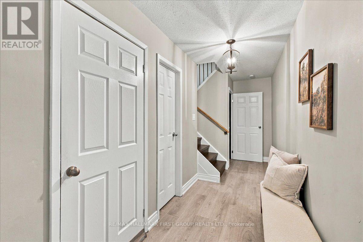 4- 1415 Fieldlight Boulevard, Pickering, ON photo 3