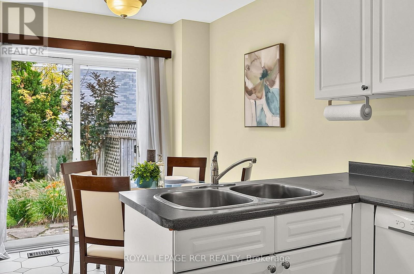 56 Oakridge Court, East Gwillimbury, ON photo 14