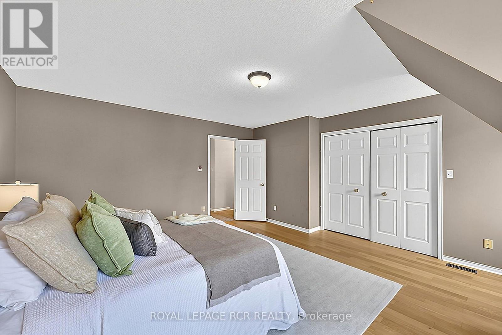 56 OAKRIDGE COURT - 27