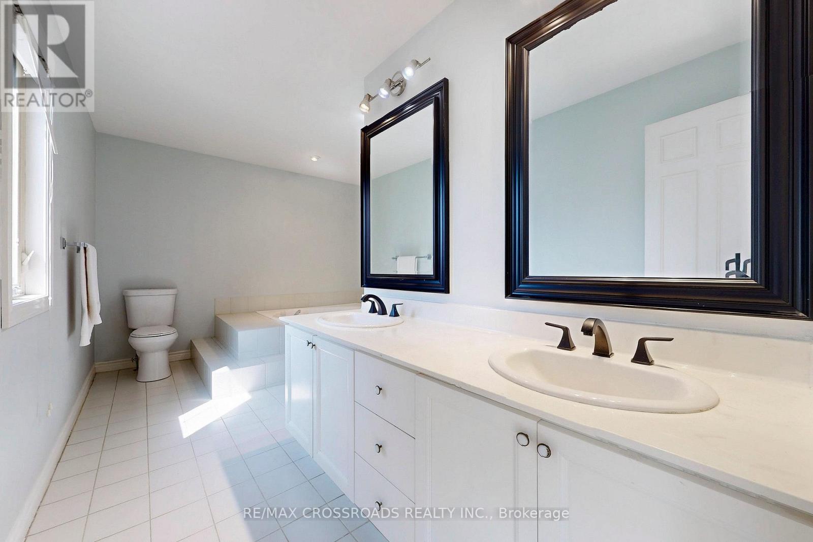 63 Baynards Lane, Richmond Hill, ON photo 37