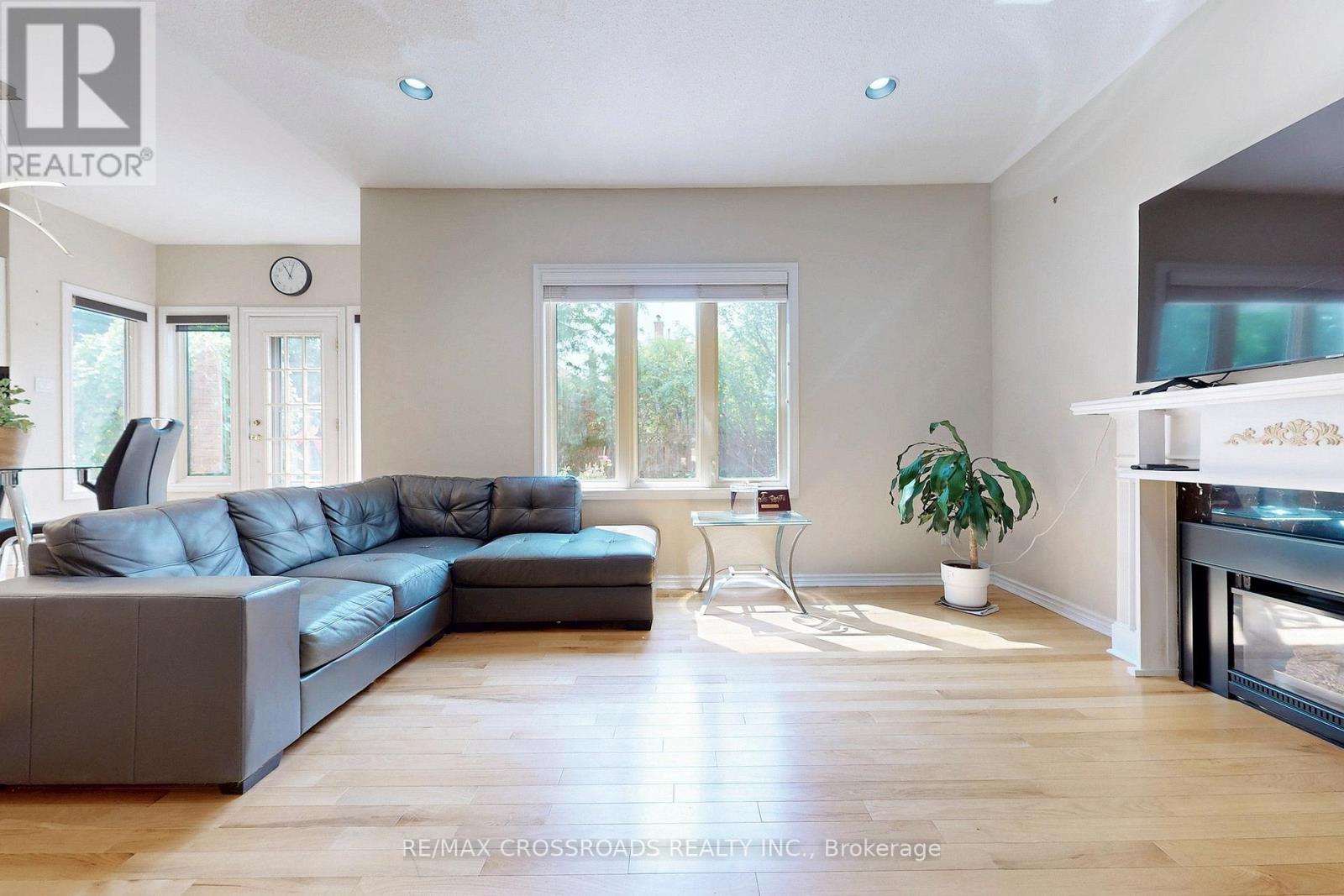 63 Baynards Lane, Richmond Hill, ON photo 8