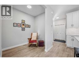 120 Treeline Manor Sw, Calgary, AB T2Y0R7 Photo 21