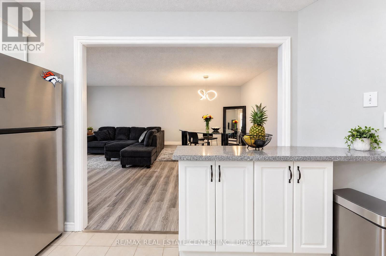 210- 695 RICHMOND Street, London East, ON photo 12