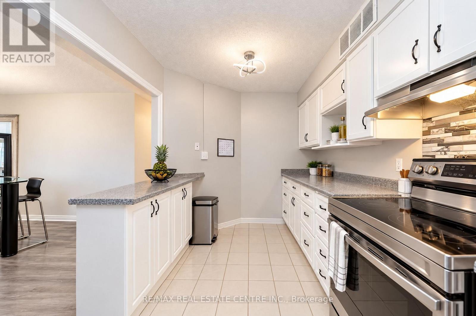 210- 695 RICHMOND Street, London East, ON photo 14
