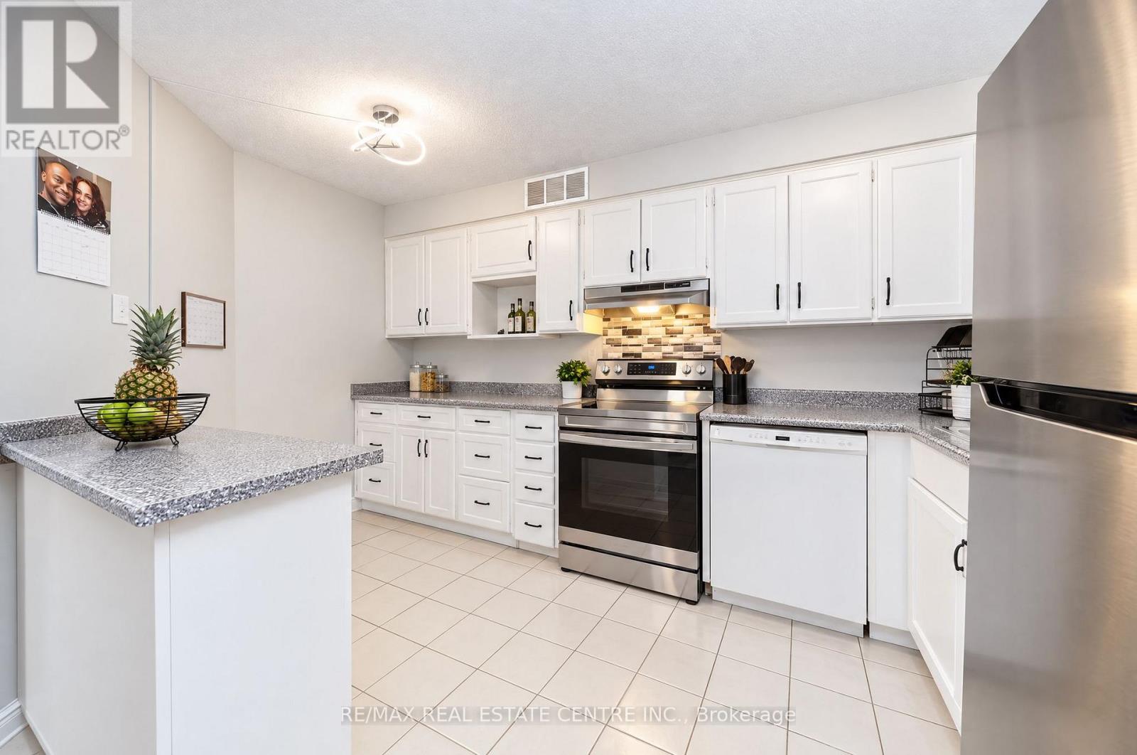 210- 695 RICHMOND Street, London East, ON photo 15
