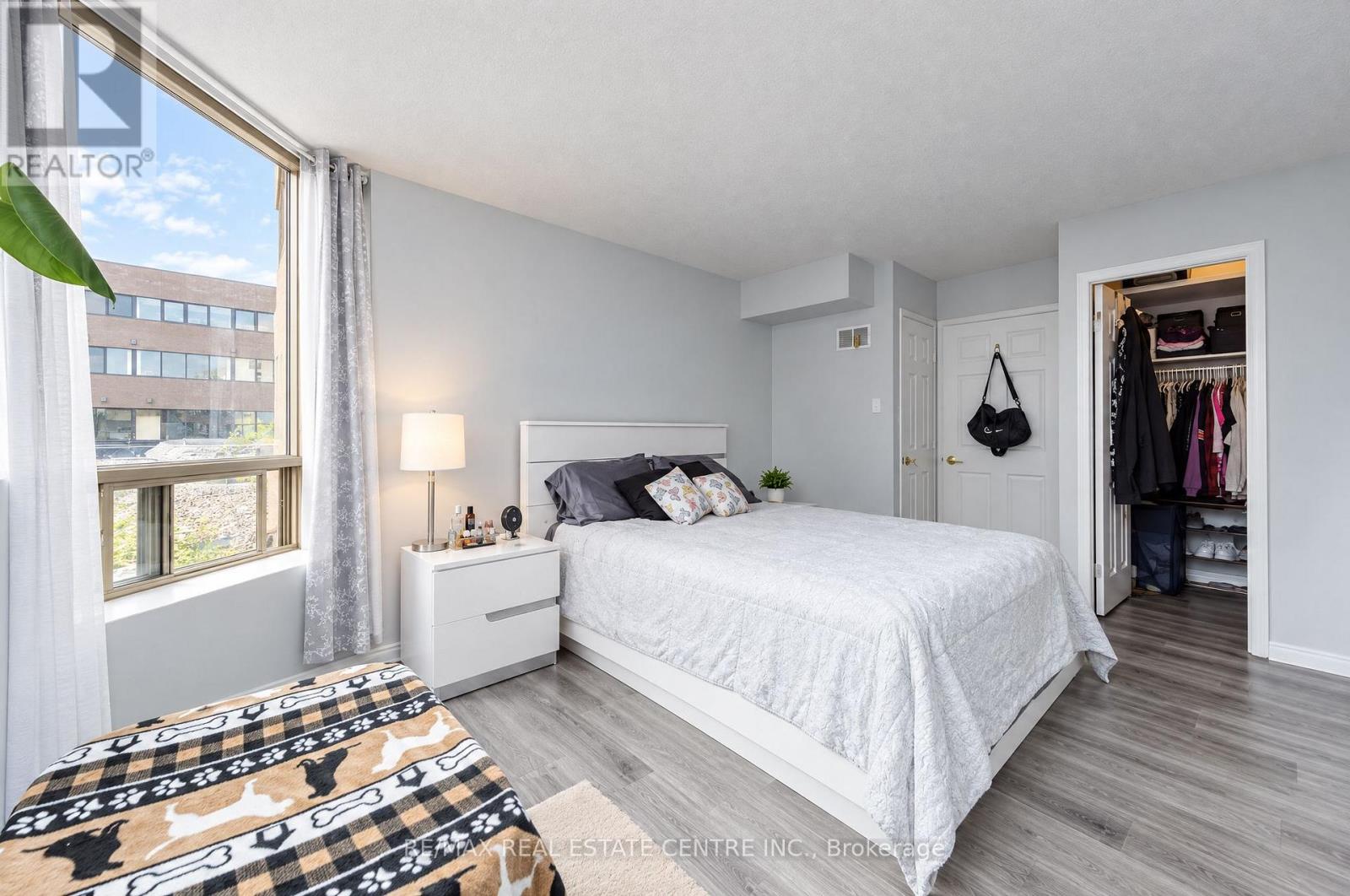 210- 695 RICHMOND Street, London East, ON photo 18