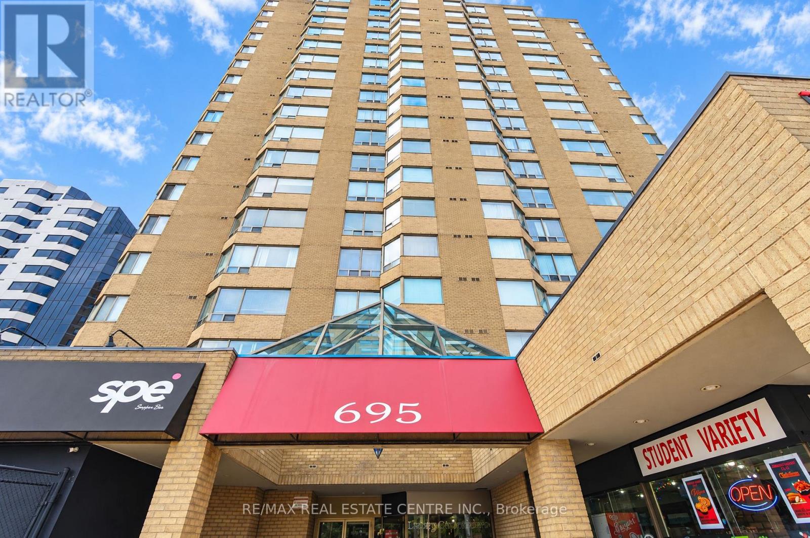 210- 695 RICHMOND Street, London East, ON photo 2