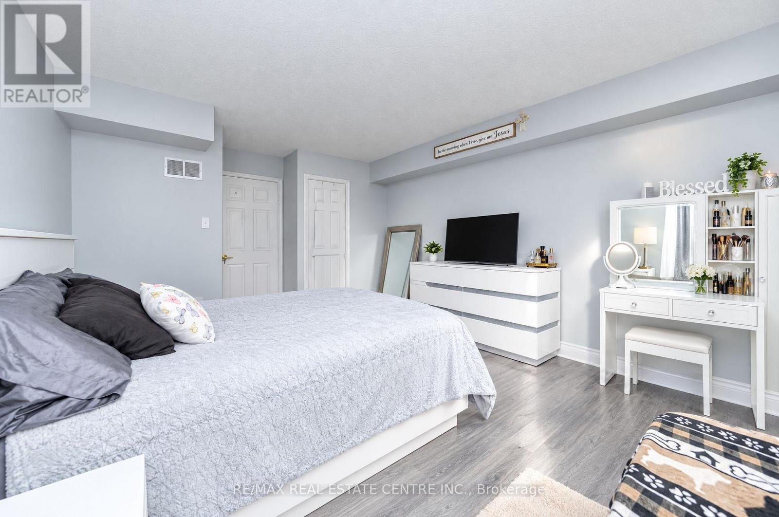 210- 695 RICHMOND Street, London East, ON photo 23