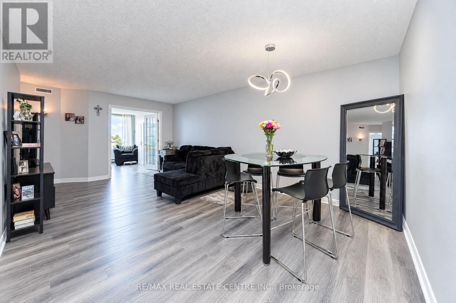 210- 695 RICHMOND Street, London East, ON photo 34