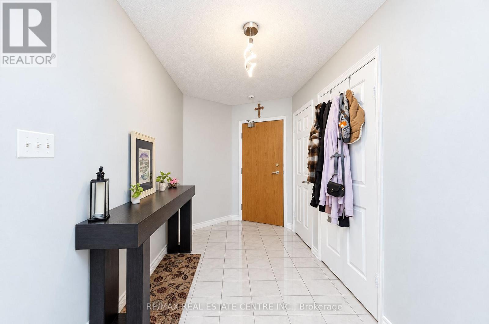 210- 695 RICHMOND Street, London East, ON photo 6