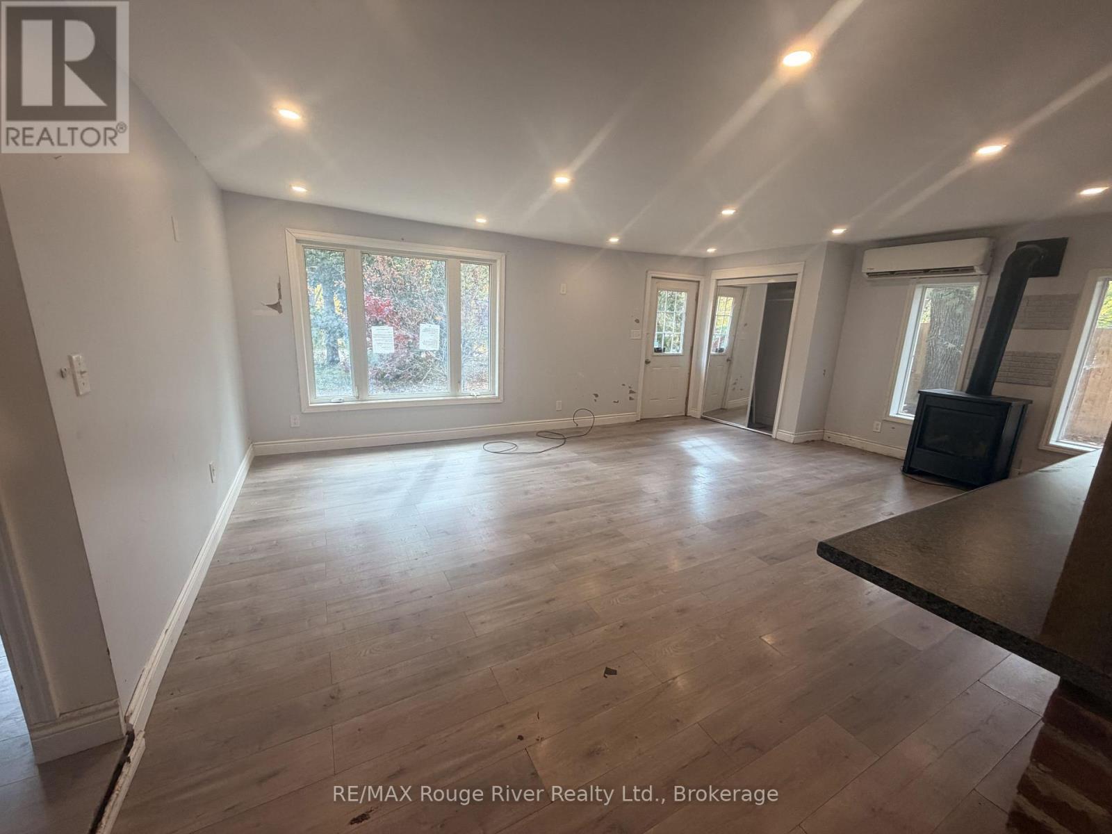 11 Edgewood Drive, Kawartha Lakes, ON photo 13