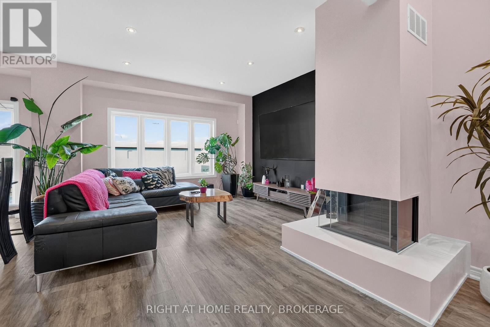4069 BROCK STREET N - 12