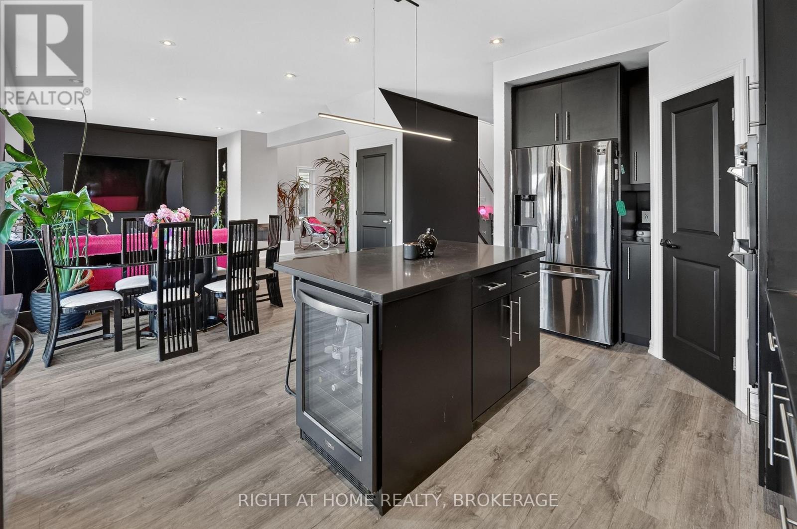 4069 BROCK STREET N - 13