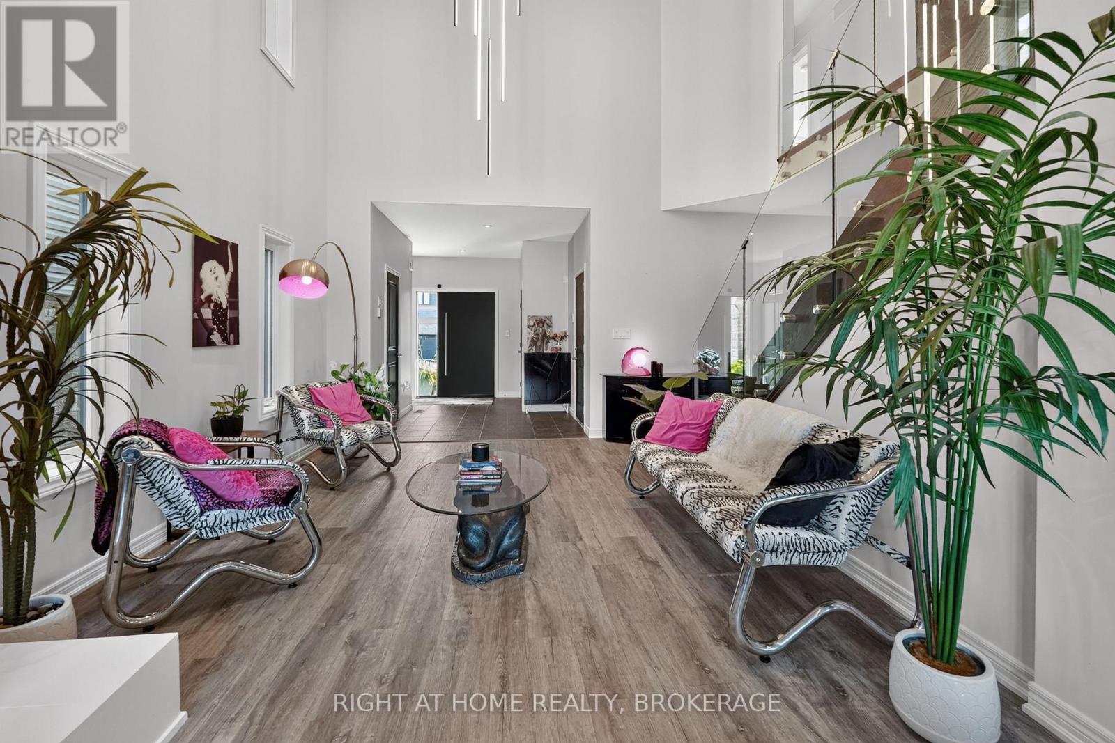 4069 BROCK STREET N - 11