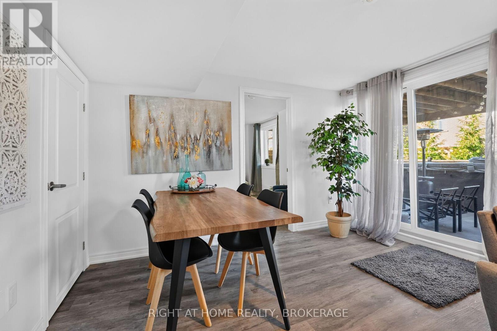 4069 BROCK STREET N - 34