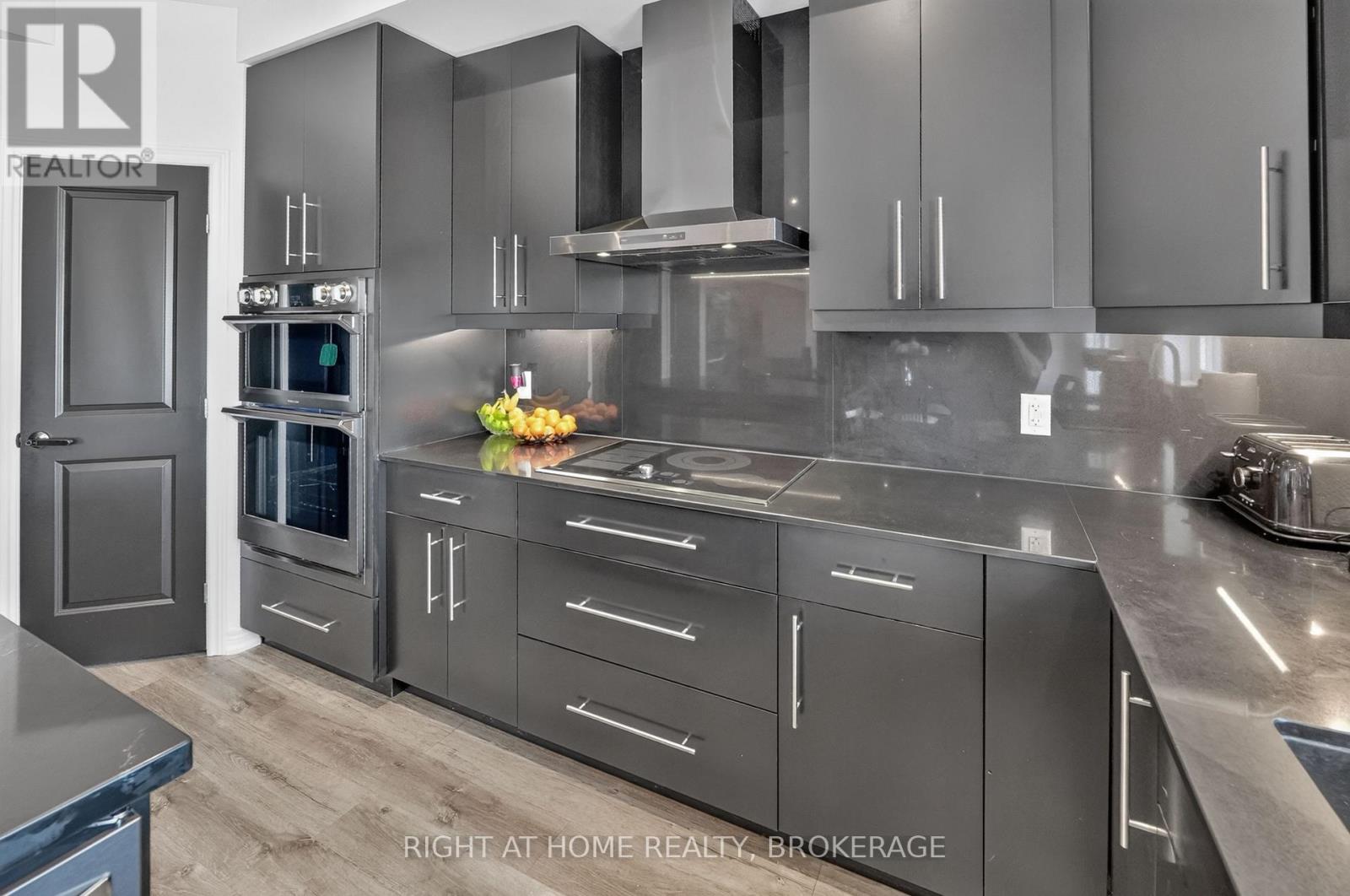 4069 BROCK STREET N - 16