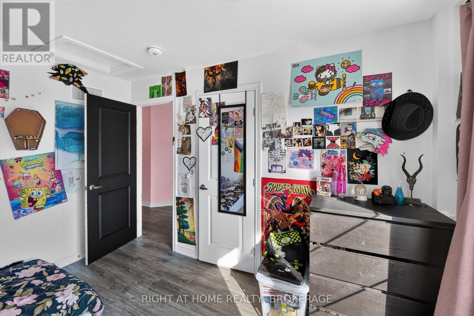 4069 BROCK STREET N - 29