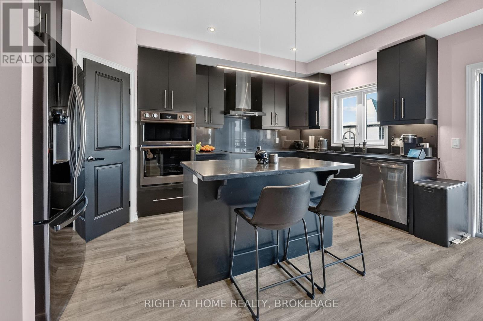 4069 BROCK STREET N - 6