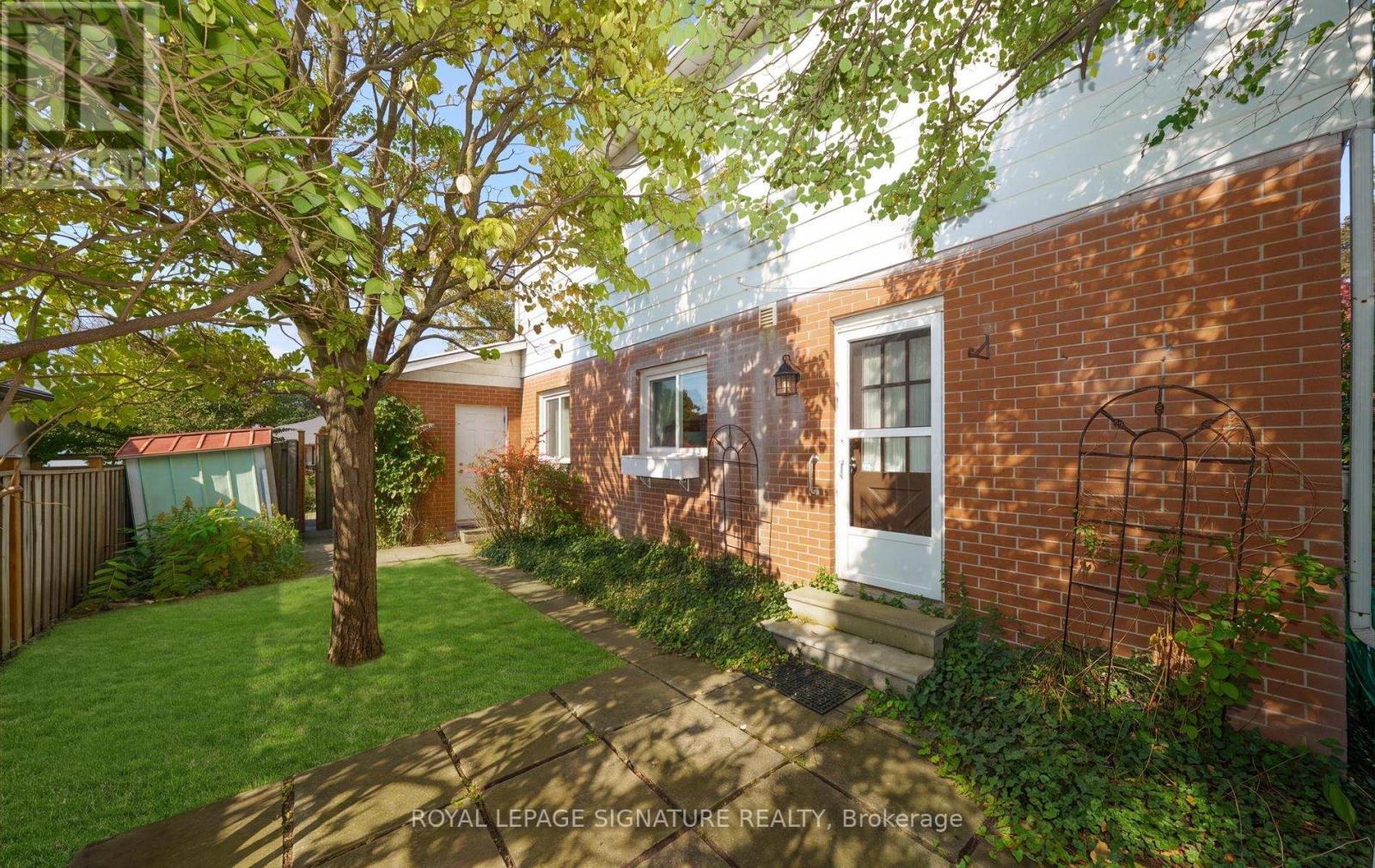 19 CASTLE HILL DRIVE - 44