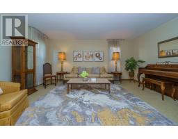 Living room - 19 Castle Hill Drive, Toronto, ON M1T2Y2 Photo 6