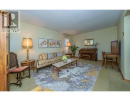 Dining room - 19 Castle Hill Drive, Toronto, ON M1T2Y2 Photo 7