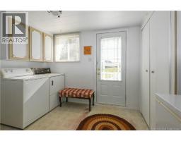Living room - 8200 Saint-paul Street, Bas Caraquet, NB E1W6E1 Photo 9