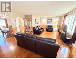 37 Larch Avenue thumbnail 15