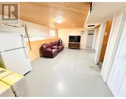 37 Larch Avenue thumbnail 32