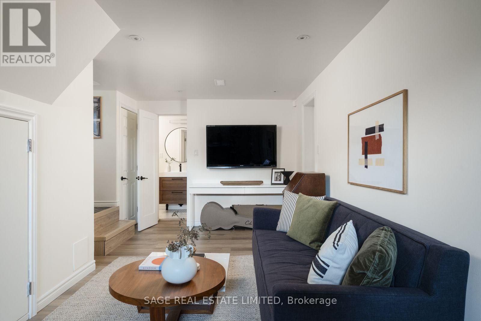 11 MAPLE BOULEVARD - 32