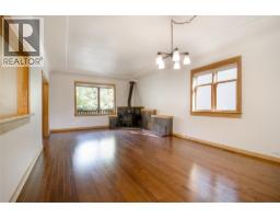 Living room - 215 Sixth Street E, Revelstoke, BC V0E2S0 Photo 10